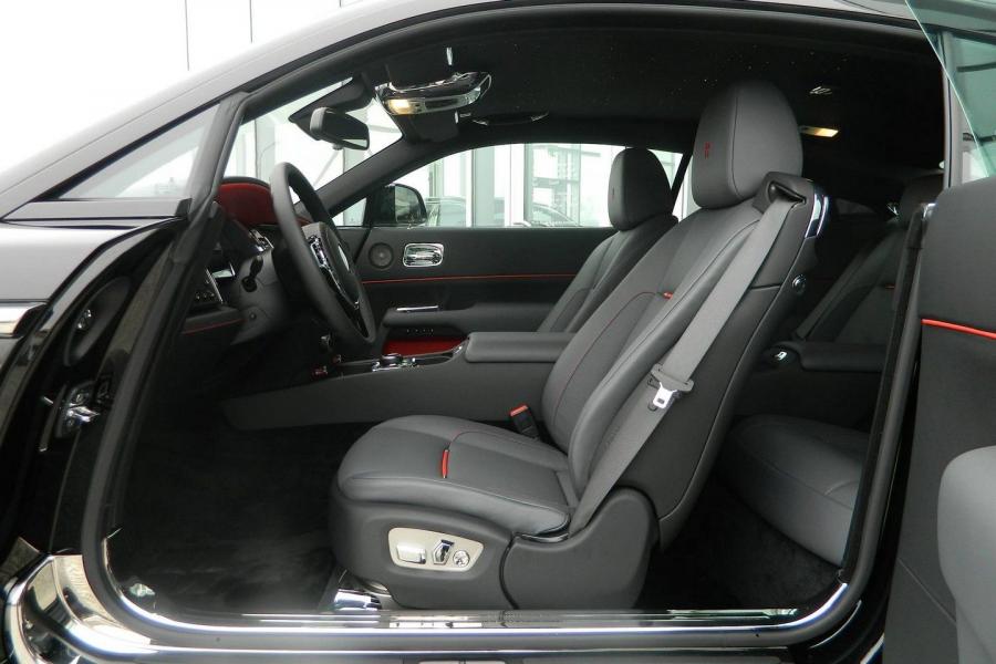  Rolls-Royce Wraith Carbon Fiber 2015 года  (фото 13 из 20)